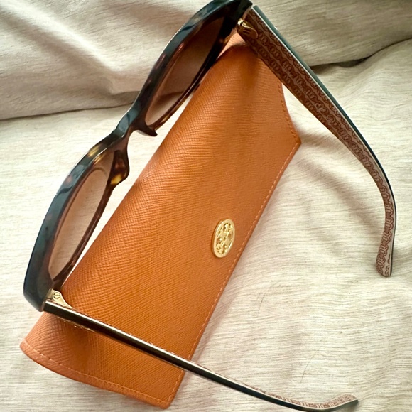 Tory Burch Cat-Eye Tortoise Sunglasses, Style TY7136 - Picture 9 of 12